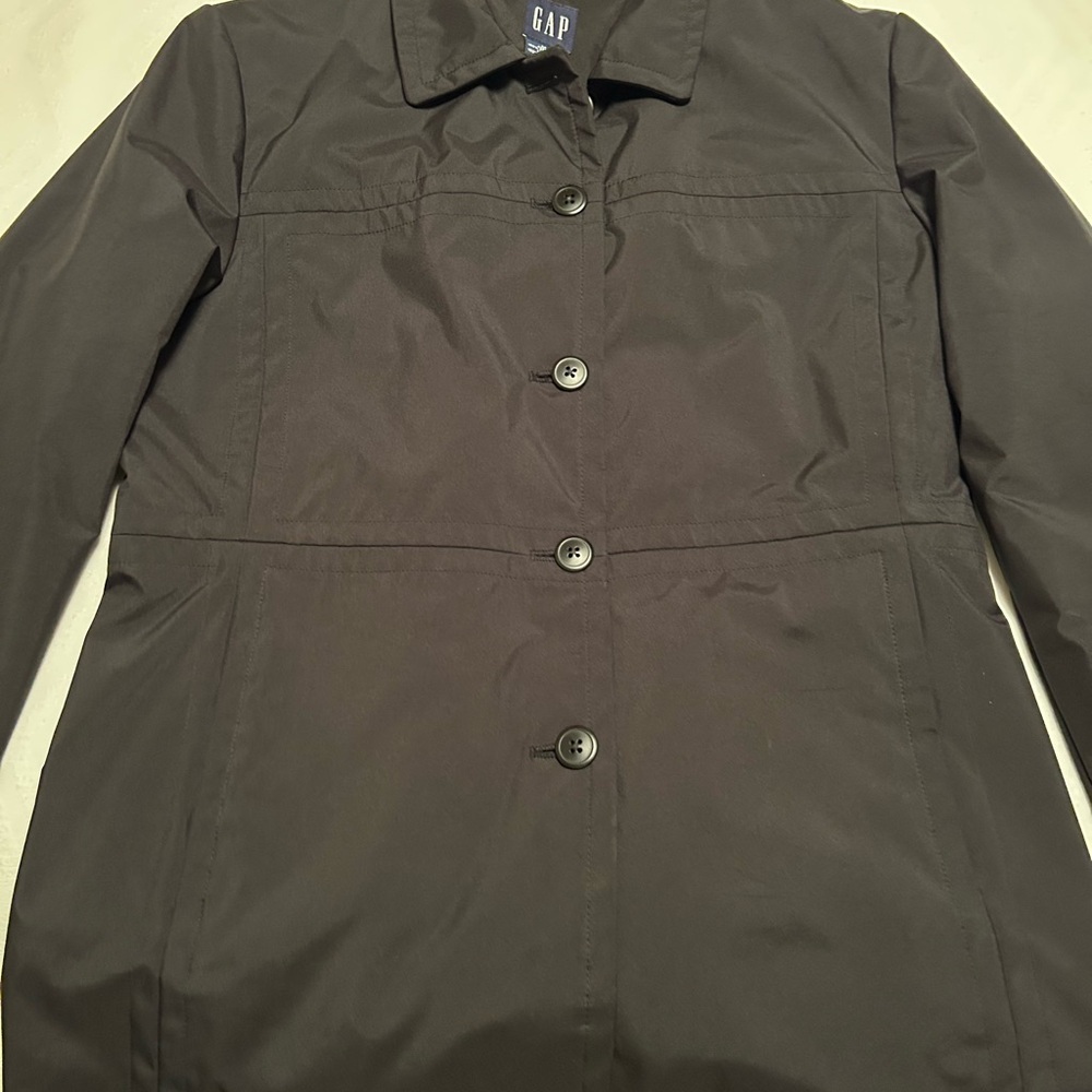 Gap water resistance black fall jacket in size M